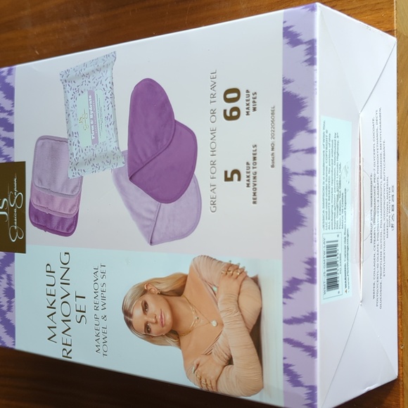 NEW! - Jessica Simpson Makeup Removing Set Towel & Hydrating Wipes Home/Travel - Picture 2 of 4